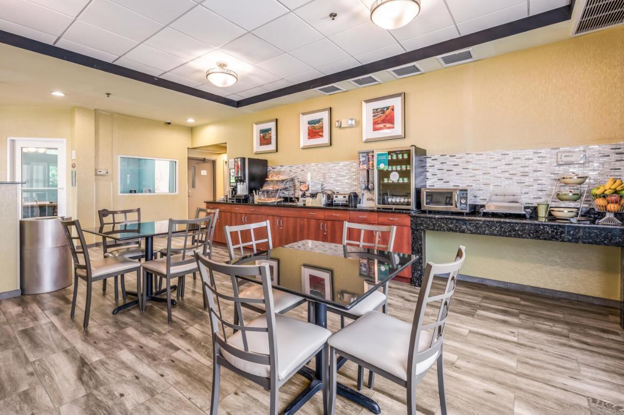 Rodeway Inn Poughkeepsie Bagian luar foto
