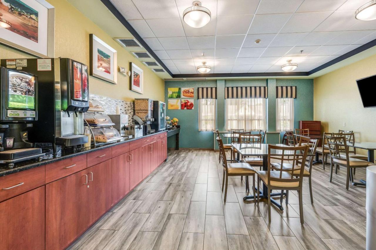 Rodeway Inn Poughkeepsie Bagian luar foto