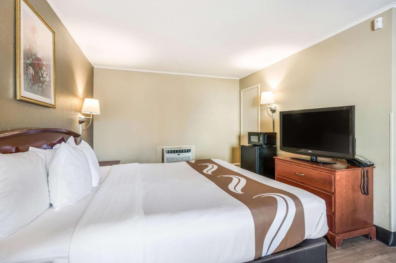 Rodeway Inn Poughkeepsie Bagian luar foto